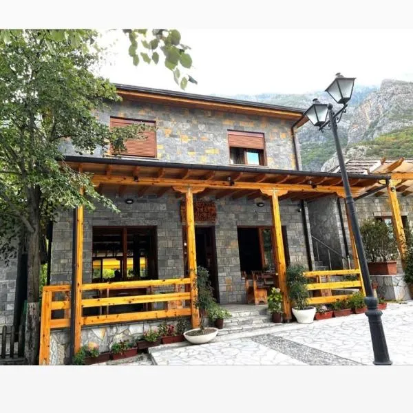 Bar Restaurant Hotel ''Te Gusti'', מלון בTamarë