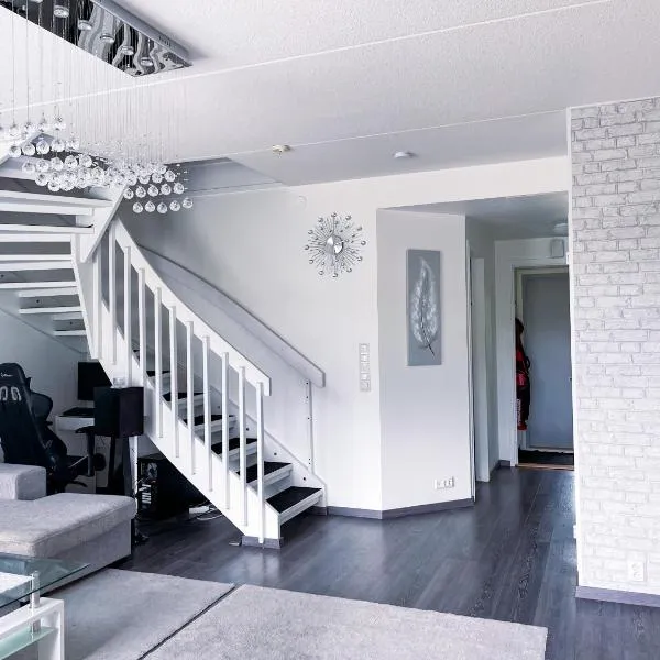 Avara, ylellinen kaksikerroksinen huoneisto., hotel in Jyväskylä