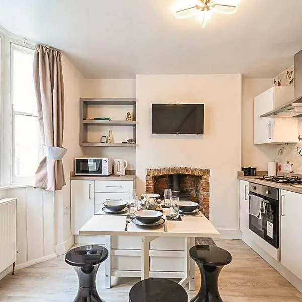 Stylish Modern Two Bedroom Fishermans Cottage Central Brighton, hotel i Brighton & Hove