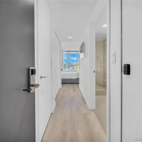 Relaxing BeachWalk Getaway Studio for 4 Guests 405B, hotel in Hallandale Beach
