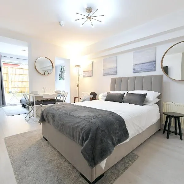 Stylish Studios by Luxestays Shepherds Bush, hotel in London