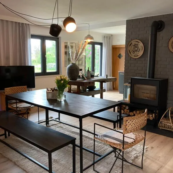 DAS ERWIN Design-Bungalow (Nähe Velden/Wörthersee), hotel v destinaci Sankt Jakob im Rosental