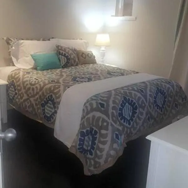 Negril Condo by the Beach Apt. 194 Point Village, hotel v Negrilu