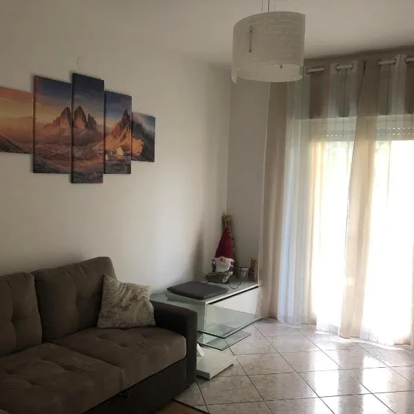 Casa di Max - private room in apartment with shared bathroom FREE PARKING, hôtel à Bolzano