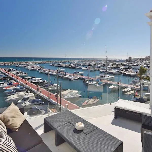 306 -Luxury Selection- Puerto Banus Marbella Front Line Penthouse, hotel en Marbella