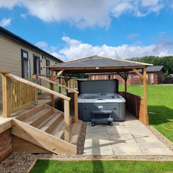 Luxury 2-Bed Lodge in Routh HotTub & Pet Friendly, hotel in Routh