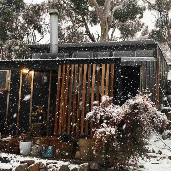 ReThynk Unique Tiny home East Jindabyne, hotel in Jindabyne