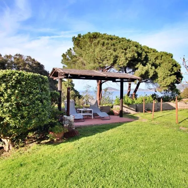 Casa del Mare - Oasi verde a soli 100m dal mare!, hotel v destinaci Marciana Marina