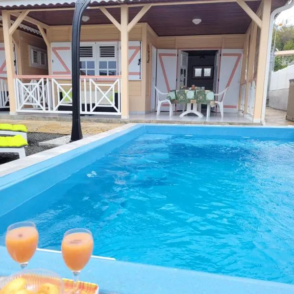La Maison du Pécheur 97280 vous propose 2 bungalow, 2 Piscine privé avec jaccuzi intégrés, a 5 min de la plage et 2 min du port de pêche, hotell sihtkohas Le Vauclin