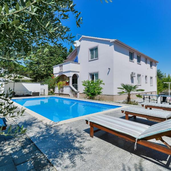 Family friendly apartments with a swimming pool Zadar - 18098