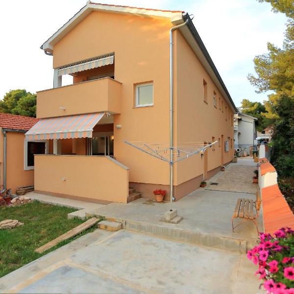 Apartments with a parking space Bibinje, Zadar - 18110