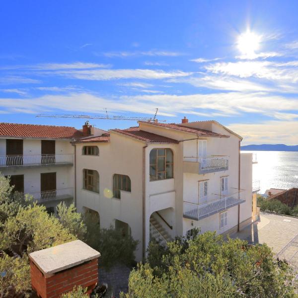 Apartments with a parking space Brela, Makarska - 18495