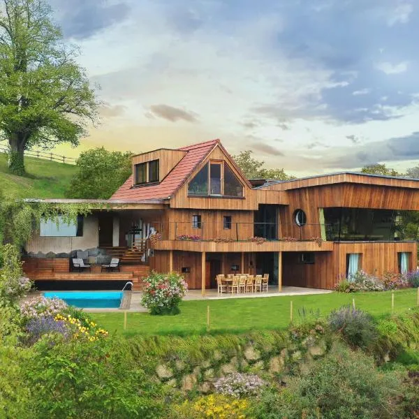 Schmolti's Chalet, hotel ve uŠtýrském Hradci