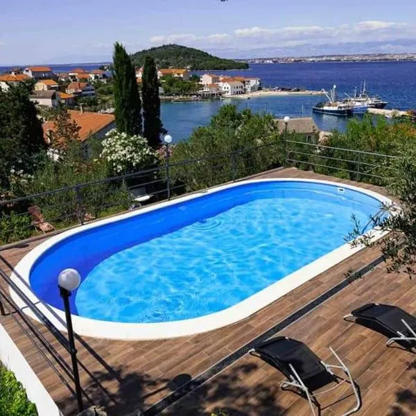 Zadar Kali Booking Franov Residence on island Ugljan with the pool, BBQ and beautiful sea-view!，位于卡利的酒店