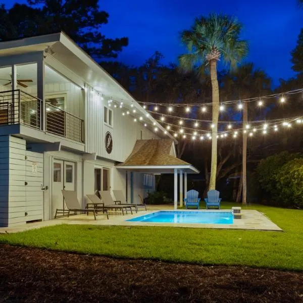 Luxury Beach House - 2min Walk to Beach - Private Pool - Group & Dog Friendly, hotell sihtkohas Hilton Head Island