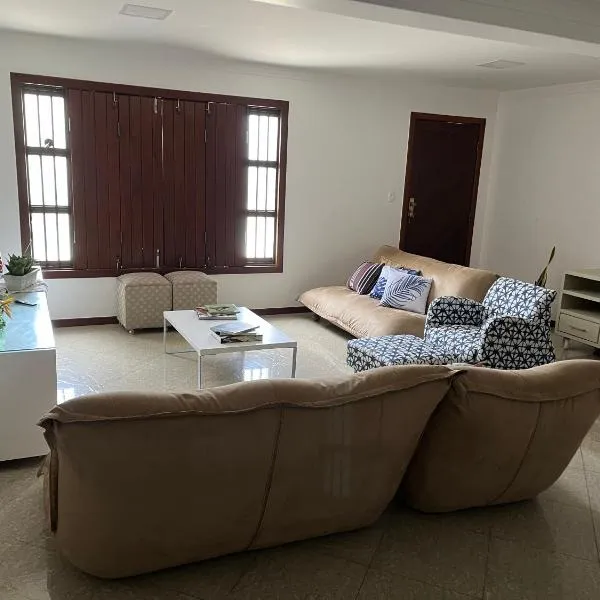 Casa beira mar cond fechado farol Itapuã, hotel in Salvador