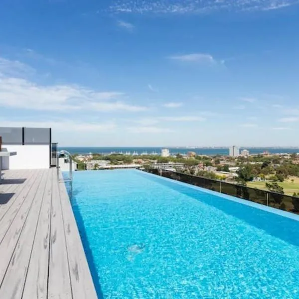 Rooftop infinity pool - St Kilda luxury, hotel en Melbourne