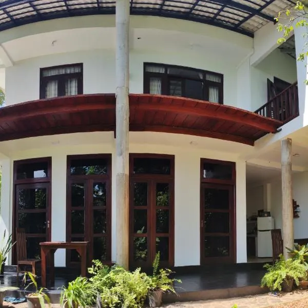 Arazo villa, hotel v mestu Unawatuna