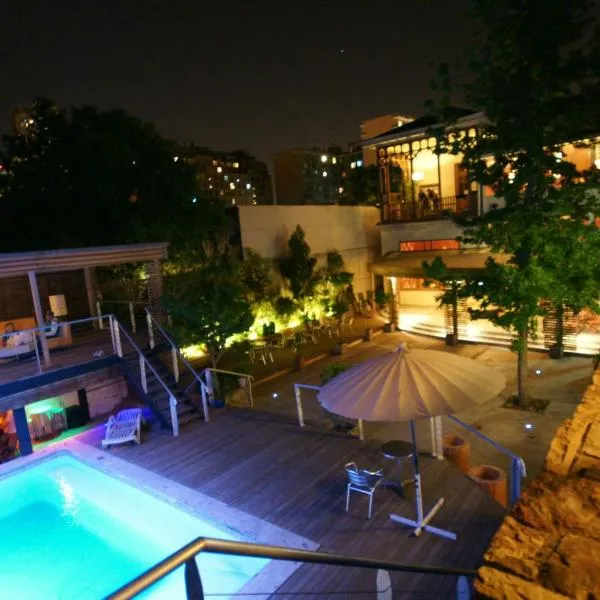 Happy House Hostel, hotel in Santiago