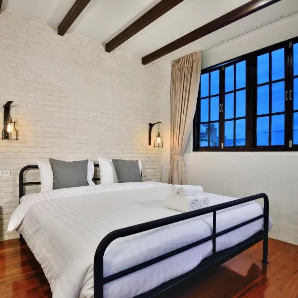 The Rommanee Classic Guesthouse, hotel in Phuket