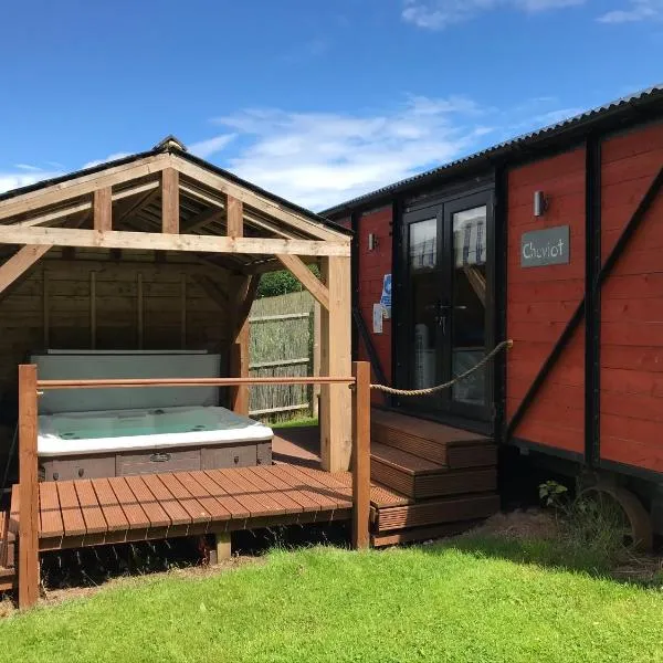 Luxury Railway carriage with own private hot tub, hotel din Clodock