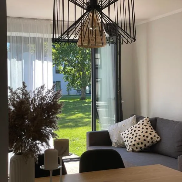 Divas Laivas apartments with a terrace, hotel en Ķesterciems