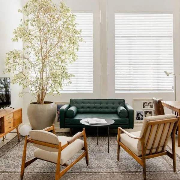 A Gorgeous Studio in the Hippest Building in Town, Hotel in Tel Aviv
