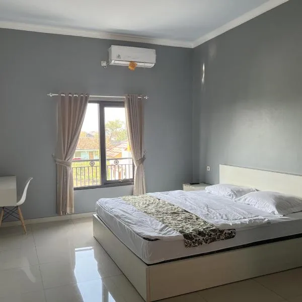 Cemara Guest House Syariah Kertajati โรงแรมในBabakan