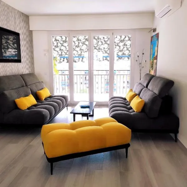 Rooftop condo RAMSES, hotel v destinaci Antibes