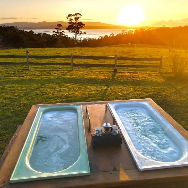 Farm Stay & Iconic Water Views - 32 Zachary Drive, hôtel à Mallacoota