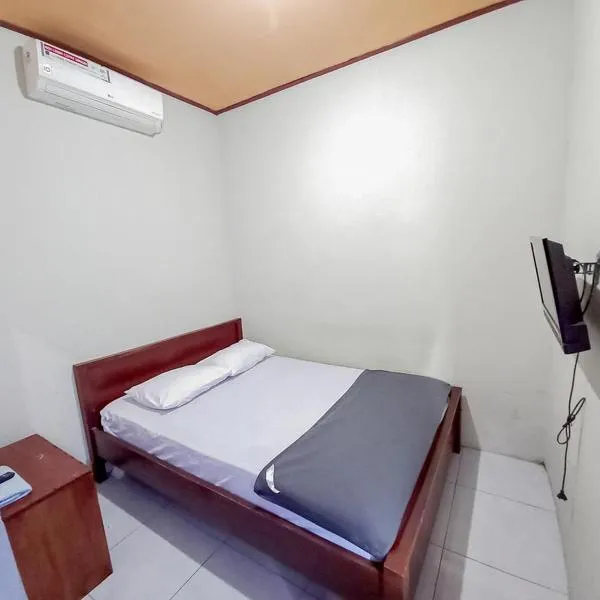 Hotel Gerung 2 near Luwes Mall Nganjuk Mitra RedDoorz, hotel v destinaci Nganjuk