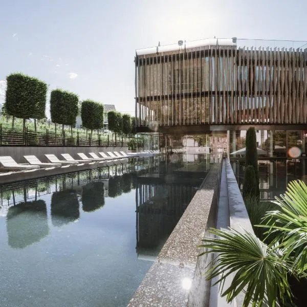 Lindenhof Pure Luxury & Spa DolceVita Resort, khách sạn ở Naturno