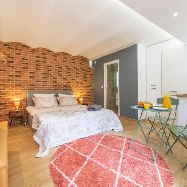 CHARMANT STUDIO RENOVÉ 150m DE MONACO, hotel in Beausoleil
