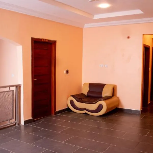 El-King Home Lodge, hotel in Afwerasi