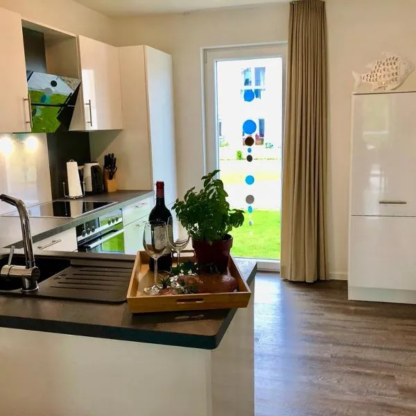 Familienhaus an der Nordsee - Sauna - Kamin - Südterrasse direkt über dem Wasser, hotel v destinaci Wangerland