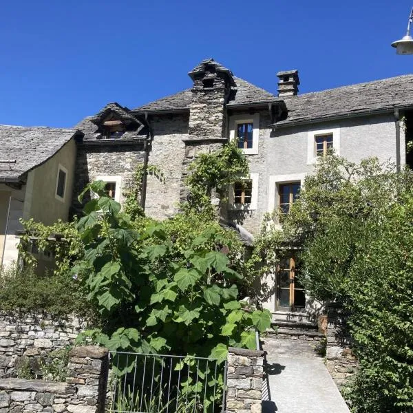 Ecovillage Sanctuary Bordei, hotel en Palagnedra
