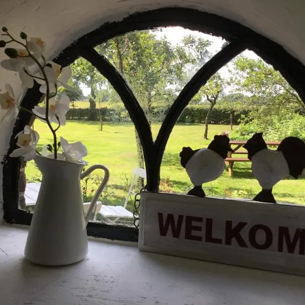 Landelijk gelegen Huisje op erf, hotel in Veeningen