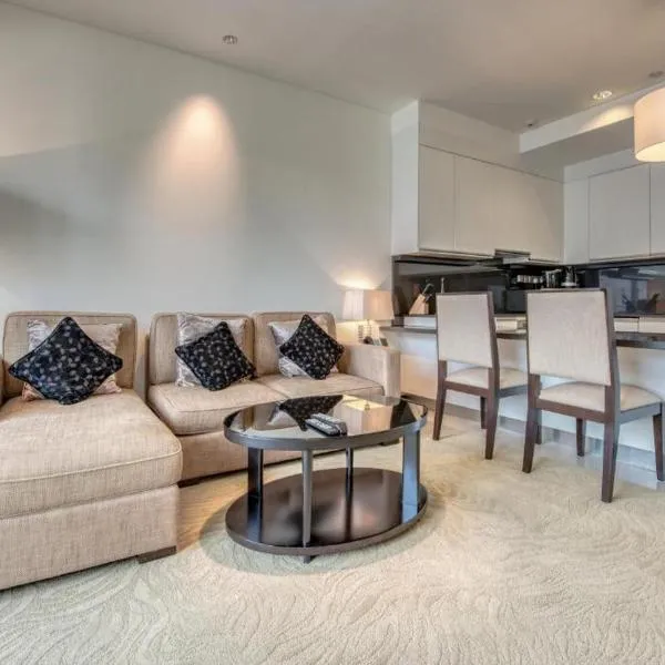 Graceful 1BR at The Address Residences Dubai Marina by Deluxe Holiday Homes, hotel en Dubái