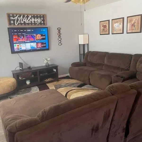 Comfy 3 Bed 2 Bath EZ Access To Santa's Wonderland, hotel v destinaci College Station