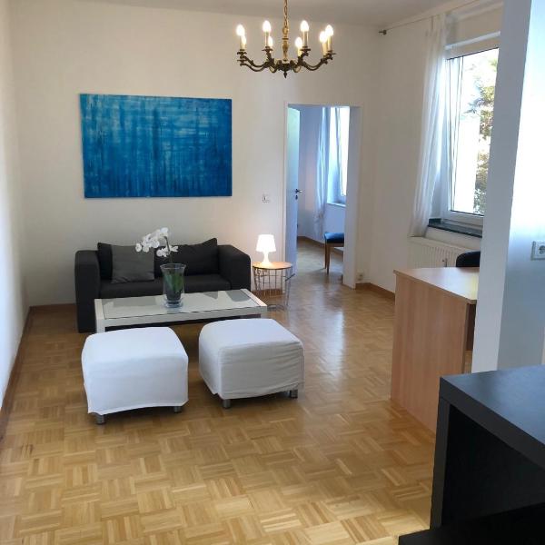 studio e - Quiet central business one bedroom apartment for 3 guests, Düsseldorf
