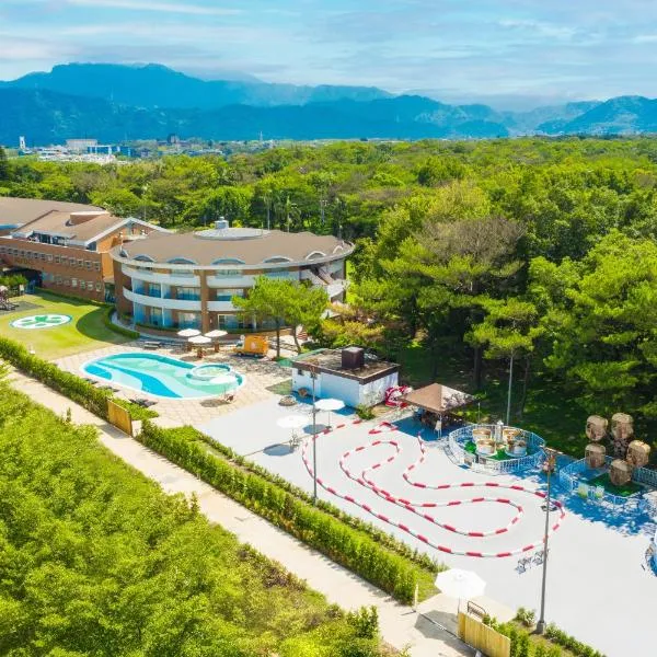 Taoyuan Yuehua Hotel & Golf Club, hotel in Longtan