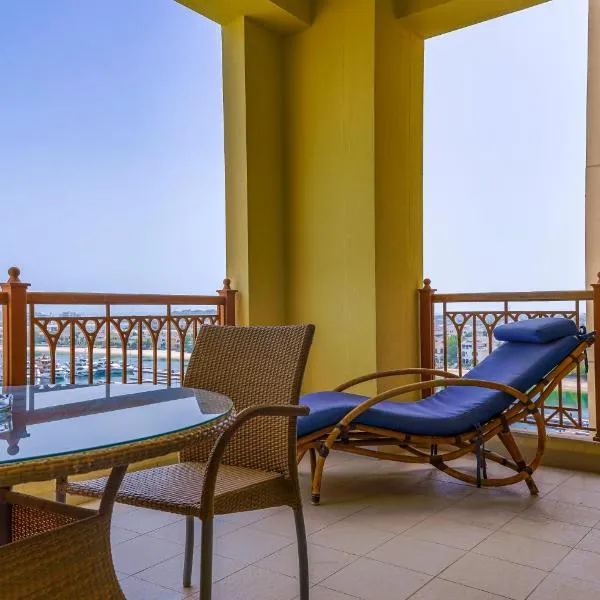 Maison Privee - Modern and Airy 2BR in Palm Jumeirah, hotel in Dubai