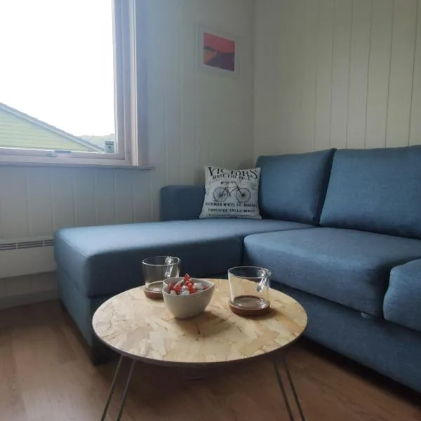 Guest room in private house, hotel in Ålesund