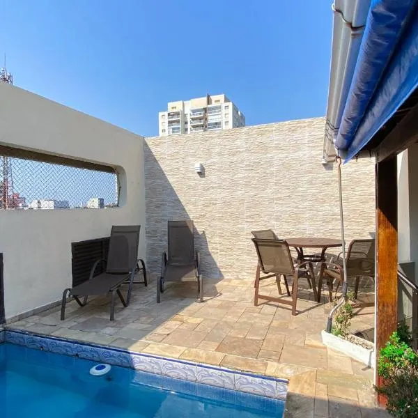 Cobertura de 3 quartos com churrasqueira e piscina, hotel in Guarujá