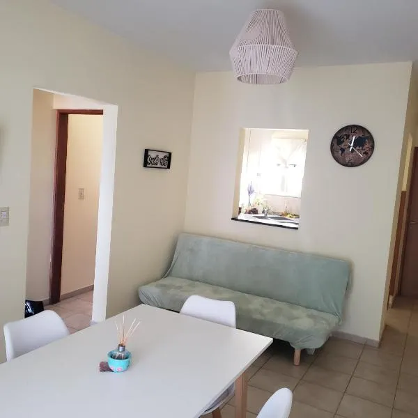 Excelente departamento en zona céntrica. C/Cochera, hôtel à Río Cuarto