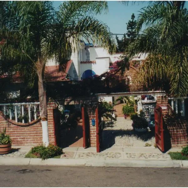 Welcome To Casa OLE Playas de Tijuana 5-Rooms 14-Guests close to Shoping Center & Beach, hotel in Tijuana