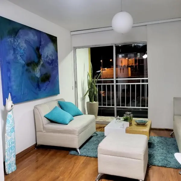 Hermoso apartamento con zona social, hotel in Los Patios
