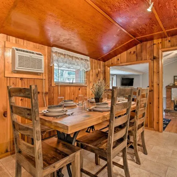 Plum Creek Retreat with Beach near Johnson Lake – hotel 