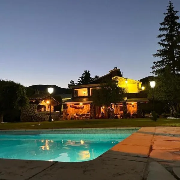 Casa Rural LOS TINES, hotel in Bustarviejo