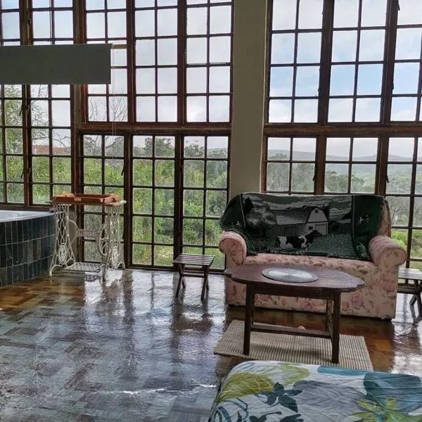 Windygates Estate Rustic Window Cottage, hotel u gradu Thornhill